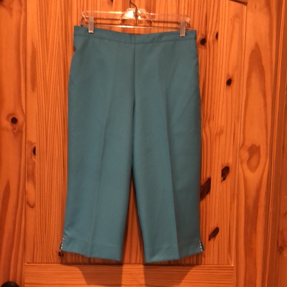 Alfred Dunner Capri pants - Picture 3 of 7